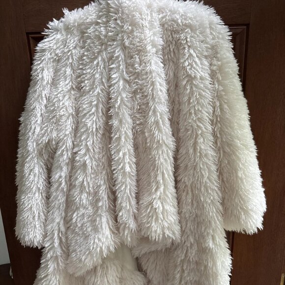 DAILY PRACTICE BY ANTHROPOLOGIE FAUX FUR WRAP COAT - Picture 4 of 6